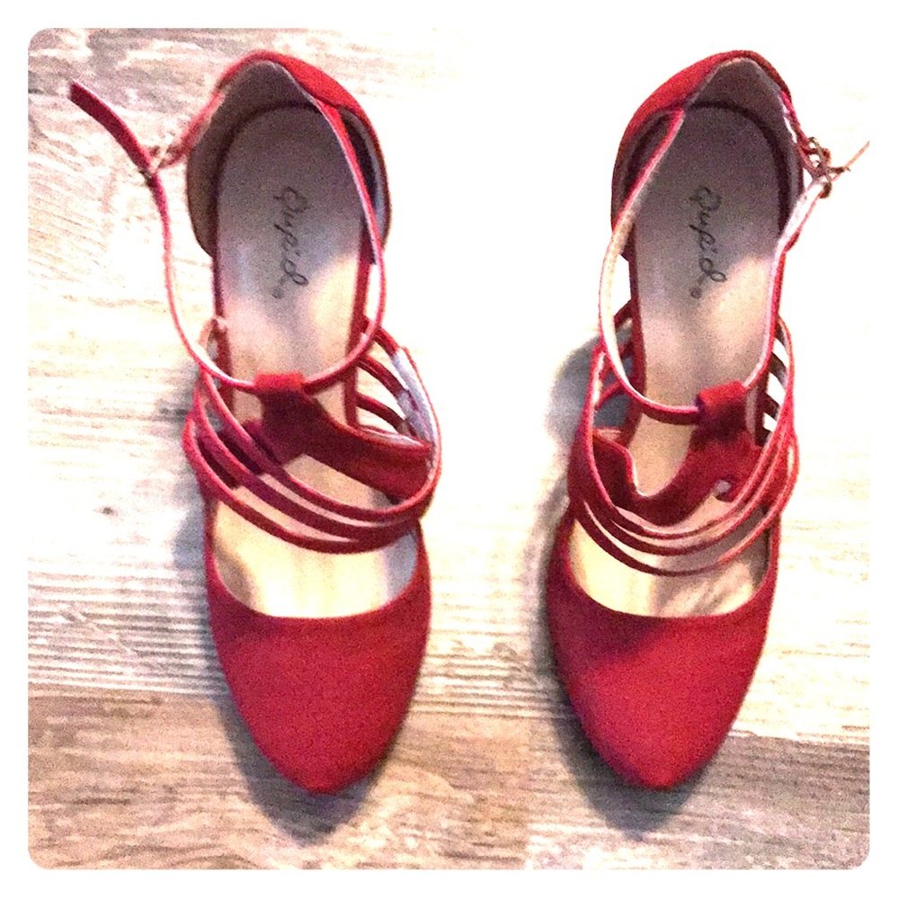Red strapped heel - Picture 2 of 4